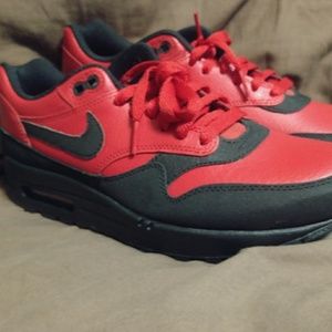 New Nike Air Max 1 LTR Leather Premium BlackRed NWT New Nike Air Max 1 LTR Leather Premium BlackRed NWT